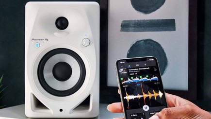 Pioneer DJ ra mắt loa kiểm âm mới có hỗ trợ Bluetooth