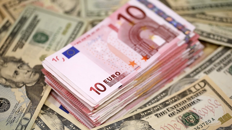 Giá USD tiệm cận đồng Euro, thương mại Việt Nam chịu ảnh hưởng thế nào?