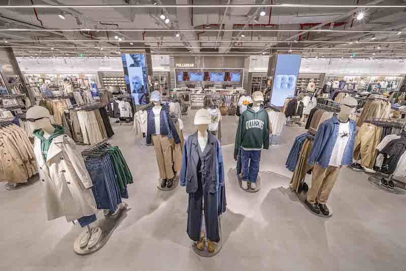 Flagship Store của Pull&Bear tại Lotte Mall Tây Hồ: Vũ trụ thời trang đa sắc giữa lòng thủ đô