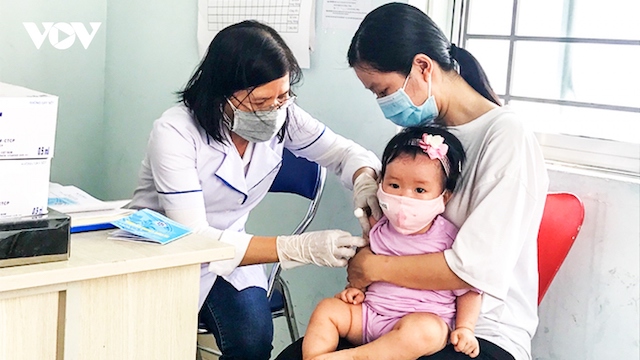 Thiếu vaccine tiêm chủng, trẻ đối diện nguy cơ gì?