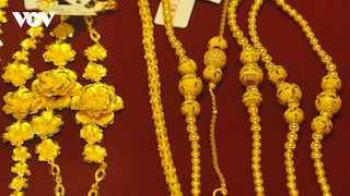 Giá vàng hôm nay 17/1: Vàng SJC giao dịch ở mức 76,5 triệu đồng/lượng