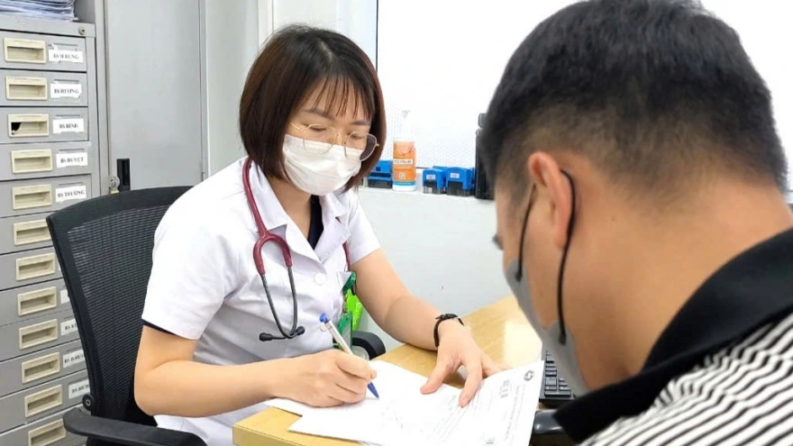 Nam thanh niên phát hiện sán dây dài 3 mét sau nhiều tháng đau bụng