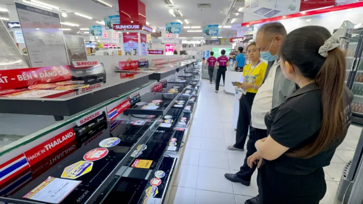 Bếp điện hút khách mua ở TP.HCM