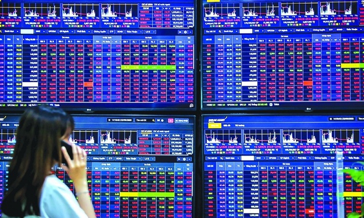 Chứng khoán chỉ giao dịch 2 phiên trong tuần này, nhà đầu tư nên làm gì?