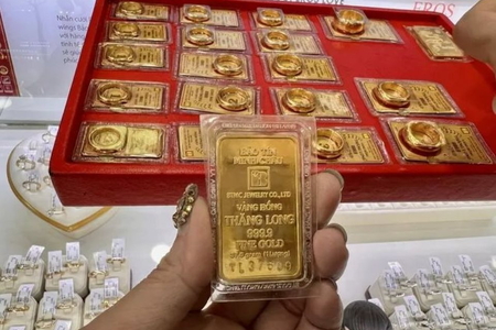 Giá vàng ngày 3/6/2026: Vàng trong nước đồng loạt giảm sâu, thế giới lội ngược dòng